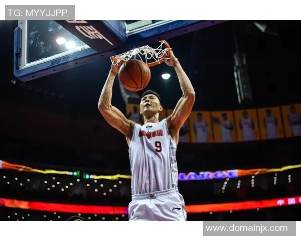 易建联缺席广东男篮比赛，球队成绩受影响：挑战与机遇并存